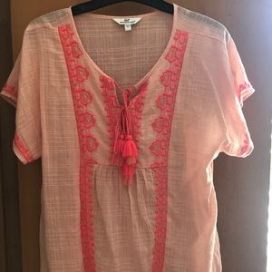 NWOT Vineyard Vines Embroidered Tassel Blouse